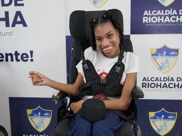 Rosa Elvira sale de casa por primera vez gracias a una silla de ruedas que cambió su vida