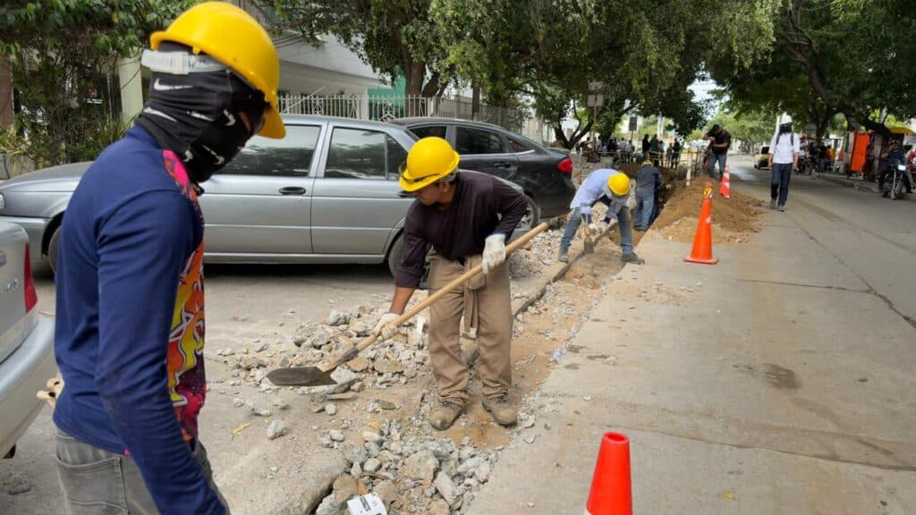 Riohacha avanza en modernización del acueducto de la calle 13 con mil metros de tubería nueva