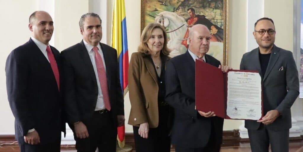 Congreso homenajeó a Tulio Ángel Arbeláez por su legado en las comunicaciones colombianas