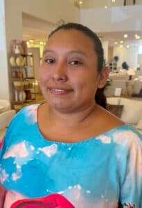 Una maestra wayuu en Riohacha mantiene viva la tradición de su pueblo tras 18 años de enseñanza