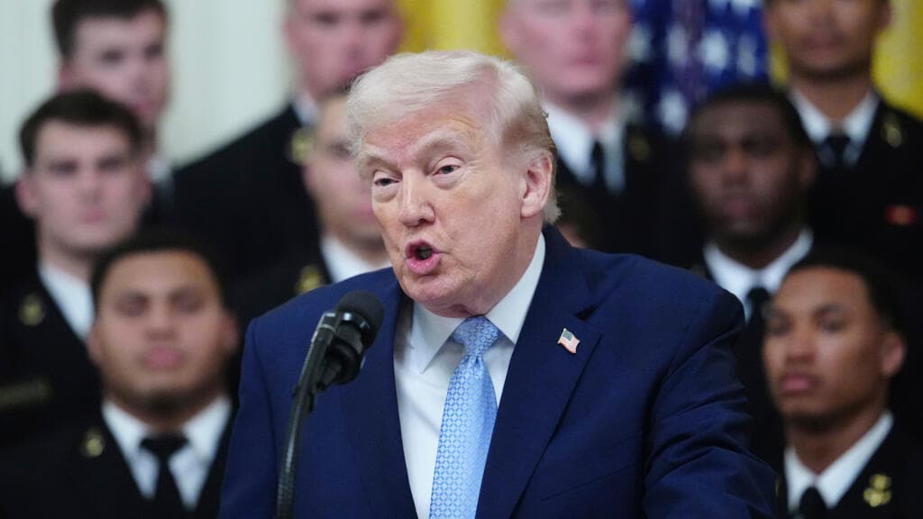 Trump envía señales contradictorias sobre Irán mientras Israel promete intensificar los ataques