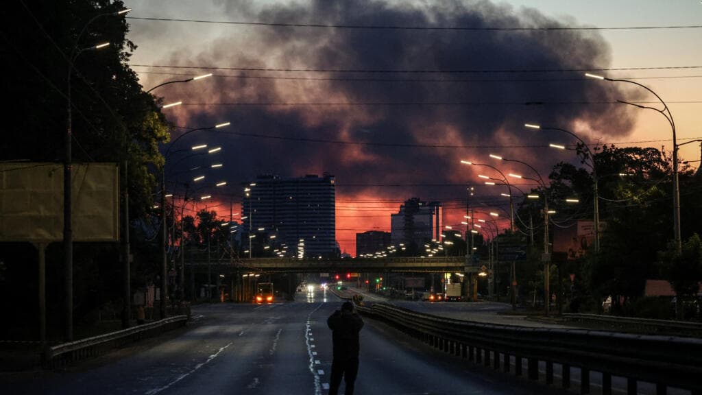Rusia golpea ciudades ucranianas con ataque masivo: al menos cinco muertos en madrugada de terror