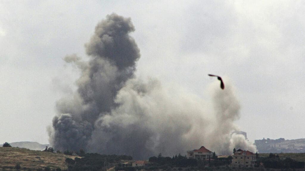 Israel retoma ataques en Líbano horas después de acordar alto el fuego