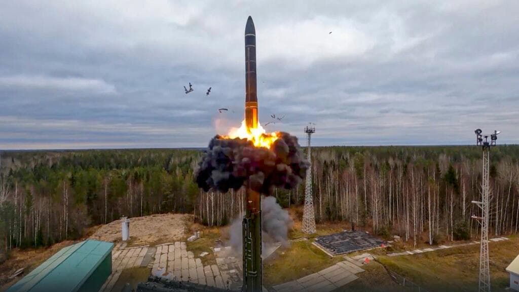 Rusia anuncia ejercicios nucleares de 72 horas con 65.000 soldados mientras se intensifica tensión con Occidente