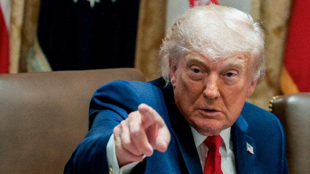 Trump amenaza a Irán por dilatar negociaciones tras intercambio de ataques