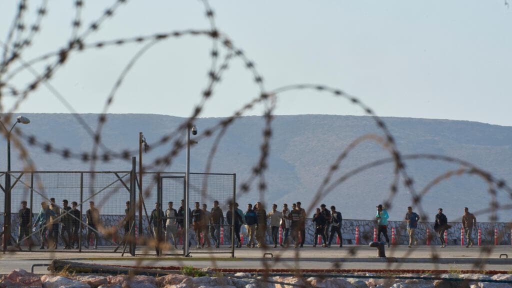 Europa endurece su política migratoria con nuevo pacto que genera preocupación por derechos humanos
