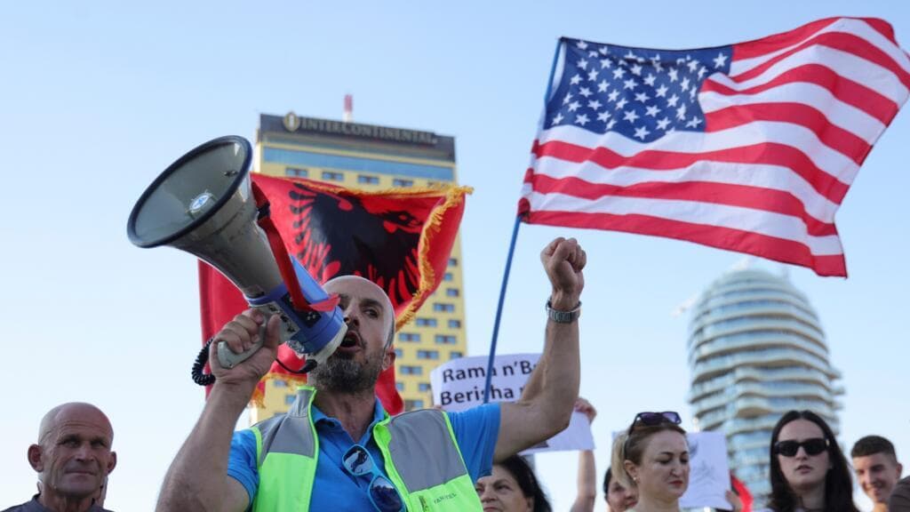 Albania se rebela contra megaproyecto de Trump: miles salen a protestar por el medio ambiente