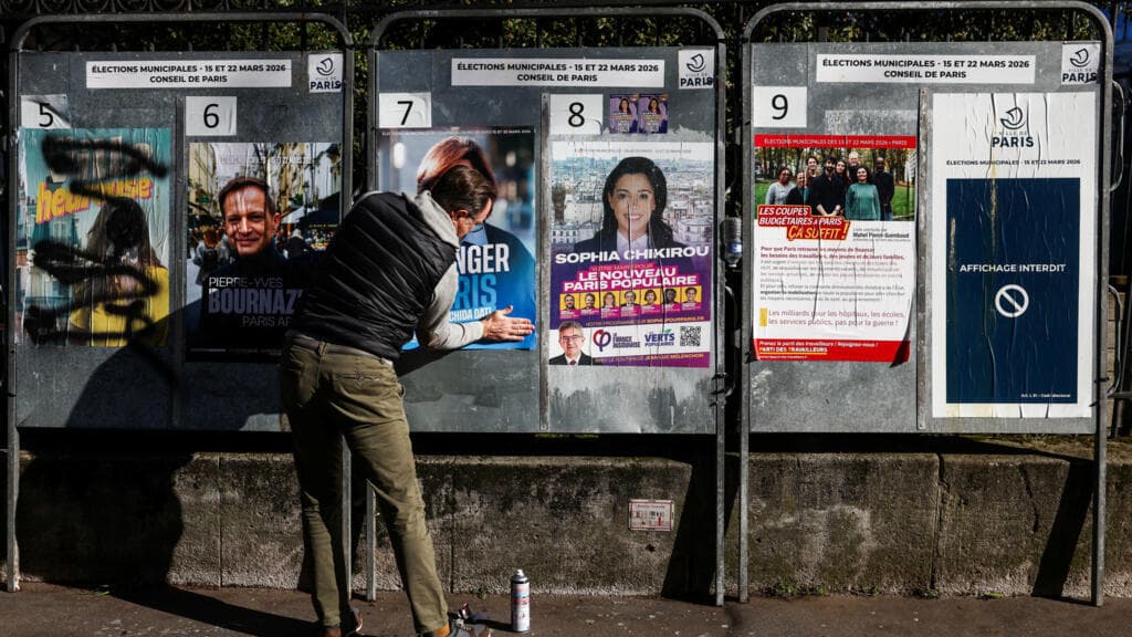 Francia elige en municipales: extremos avanzan mientras Macron se debilita