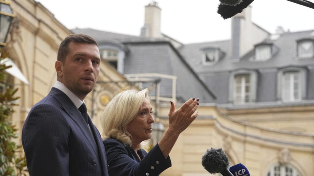 Francia 2027: La ultraderecha busca ganar sin Le Pen mientras Bardella emerge como su apuesta