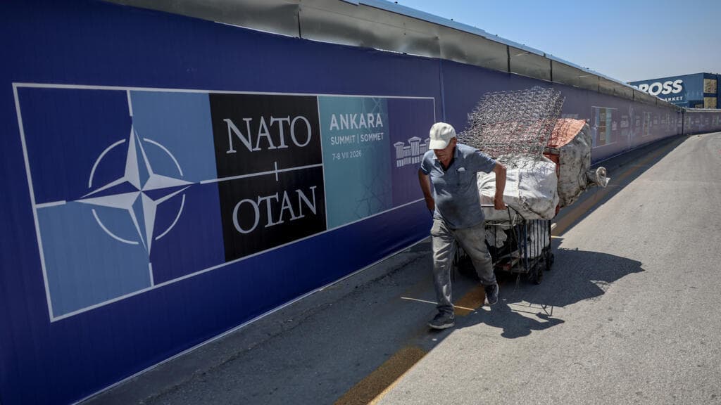 La OTAN se reúne en Ankara bajo presión de Trump y tensiones internas en Turquía