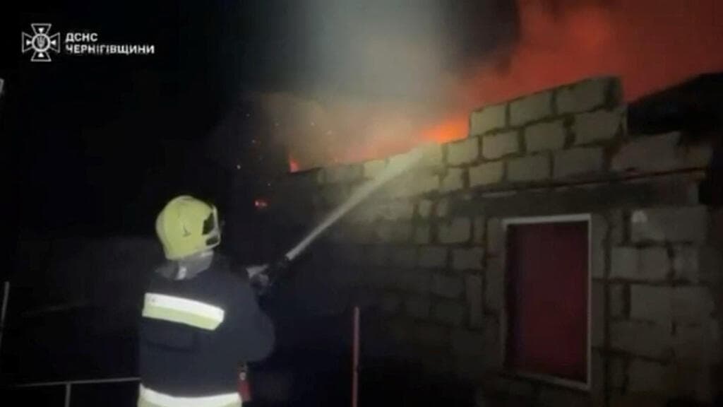 Ataques aéreos masivos: Ucrania y Rusia intercambian golpes con drones mientras civiles pagan el precio