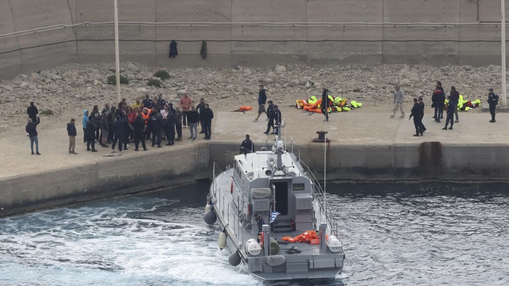 Israel retiene a dos activistas españoles y brasileños de flotilla humanitaria en aguas internacionales