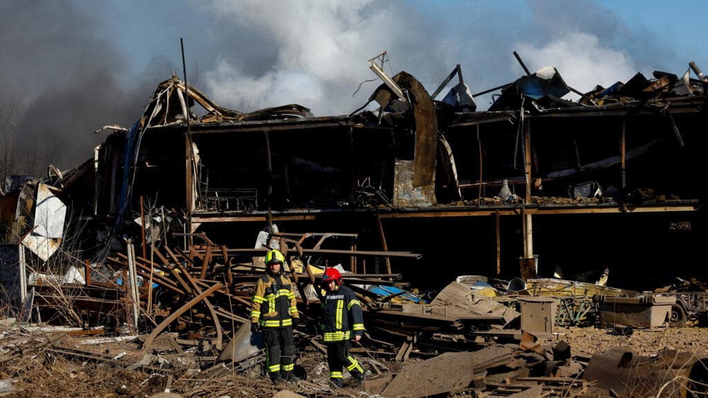 Misiles y drones rusos matan a cuatro personas en nuevo ataque a Kiev