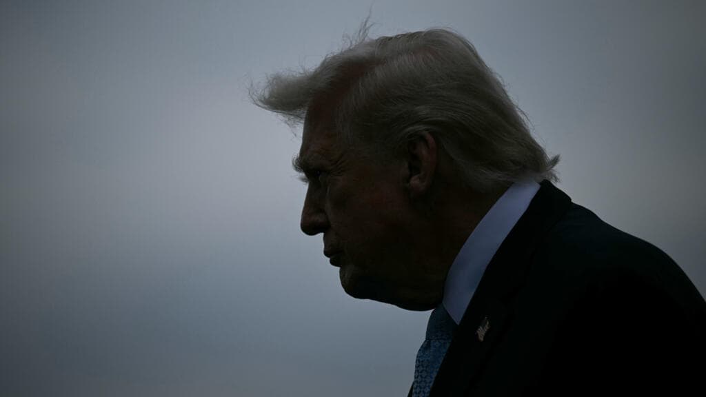 Trump pausa ataques a plantas nucleares iraníes tras anunciar diálogos con Teherán