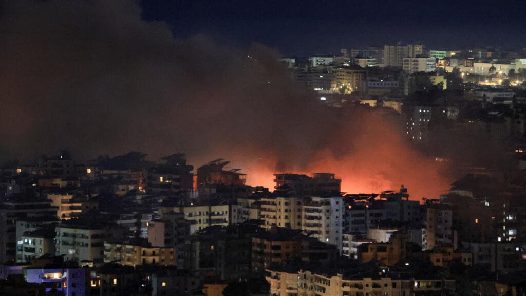 Israel intensifica bombardeos sobre Beirut mientras desplaza a cientos de miles de libaneses