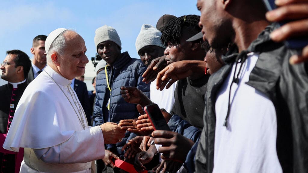 León XIV cierra su gira por España con duro mensaje contra traficantes de migrantes