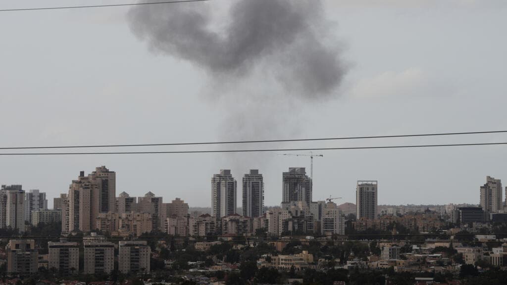 Irán lanza cuarto ataque de misiles contra Israel mientras Trump amenaza represalias
