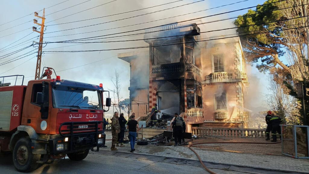 Líbano supera 900 muertos por bombardeos israelíes; ONU alerta sobre posibles crímenes de guerra