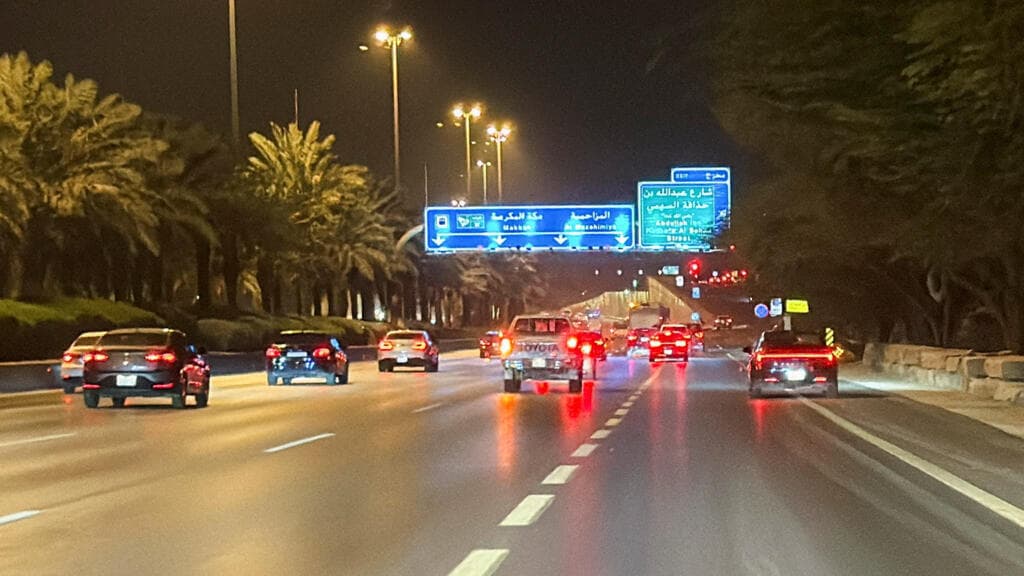 Irán ataca embajada de EE. UU. en Arabia Saudita; Trump promete represalia mientras crece tensión en Medio Oriente