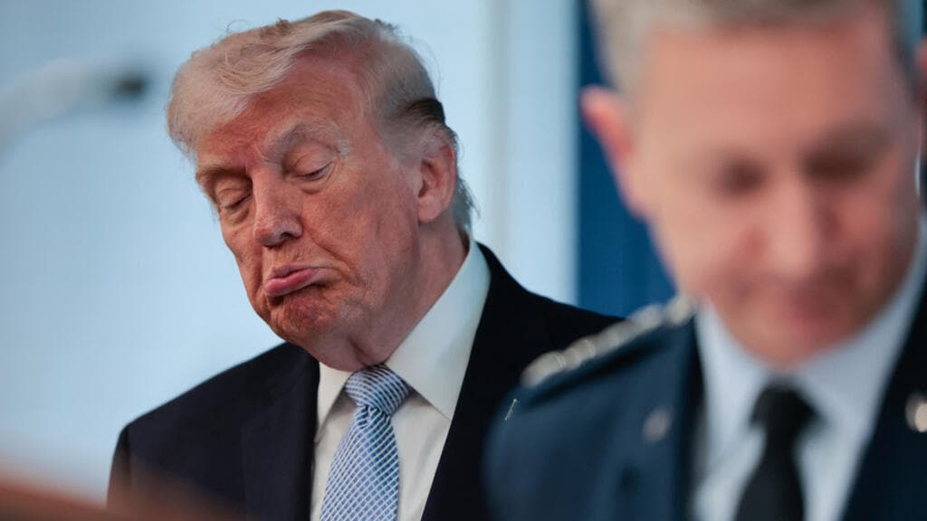 Trump multiplica contradicciones sobre Irán mientras negocia: confunde hasta a sus propios aliados