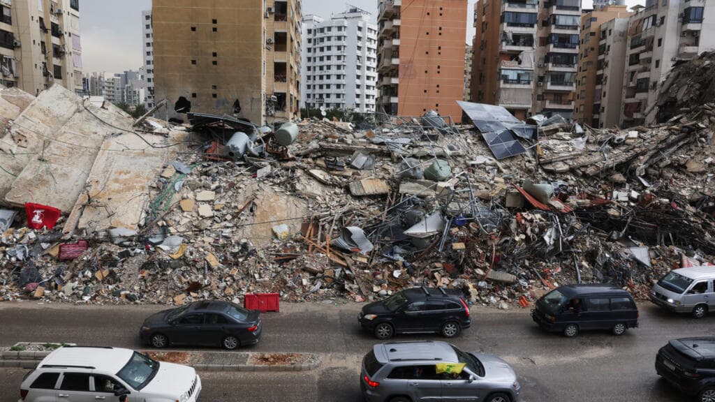 Tregua frágil entre Israel y Hezbolá: primeras violaciones y familias retornando a escombros