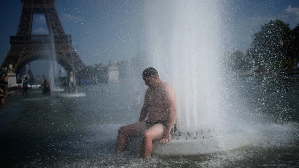 París cancela su Marcha del Orgullo por ola de calor récord que arrasa Europa con temperaturas extremas