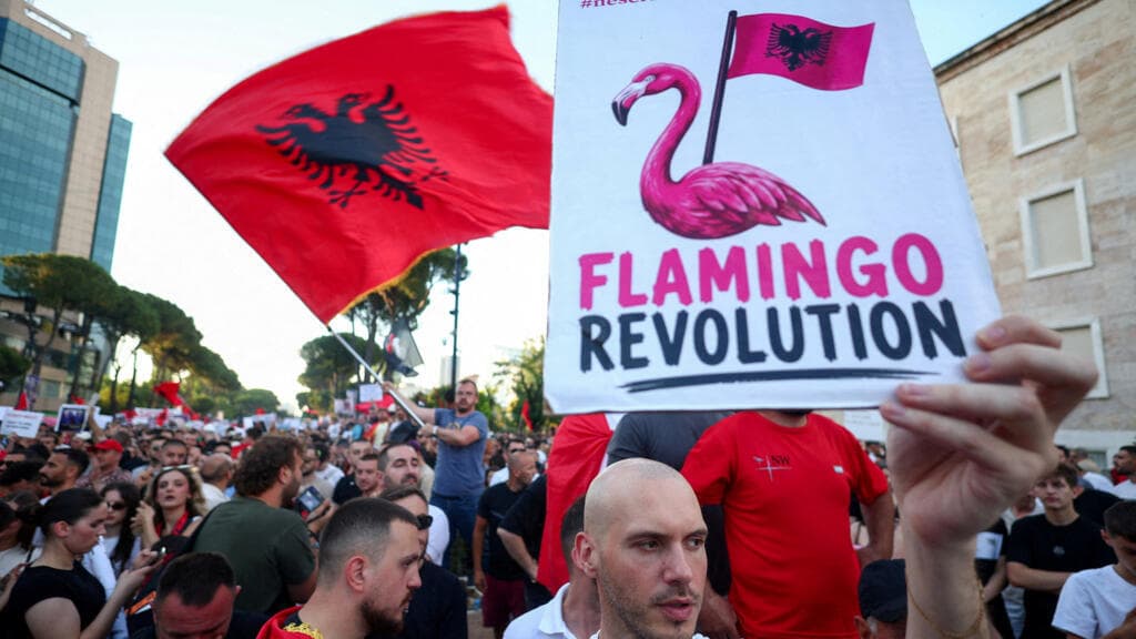 Albania en llamas por megaproyecto de Trump en zona protegida
