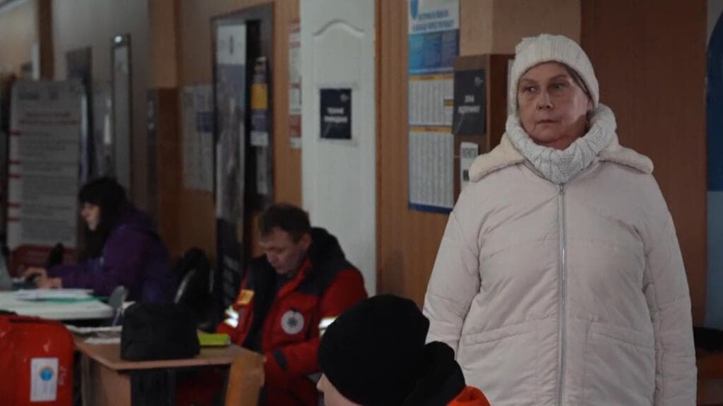 Cuatro años de guerra: millones de ucranianos desplazados sin certeza sobre su futuro