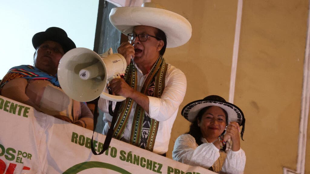 Sánchez lleva su disputa electoral a la CIDH mientras Perú proclama a Fujimori como presidenta