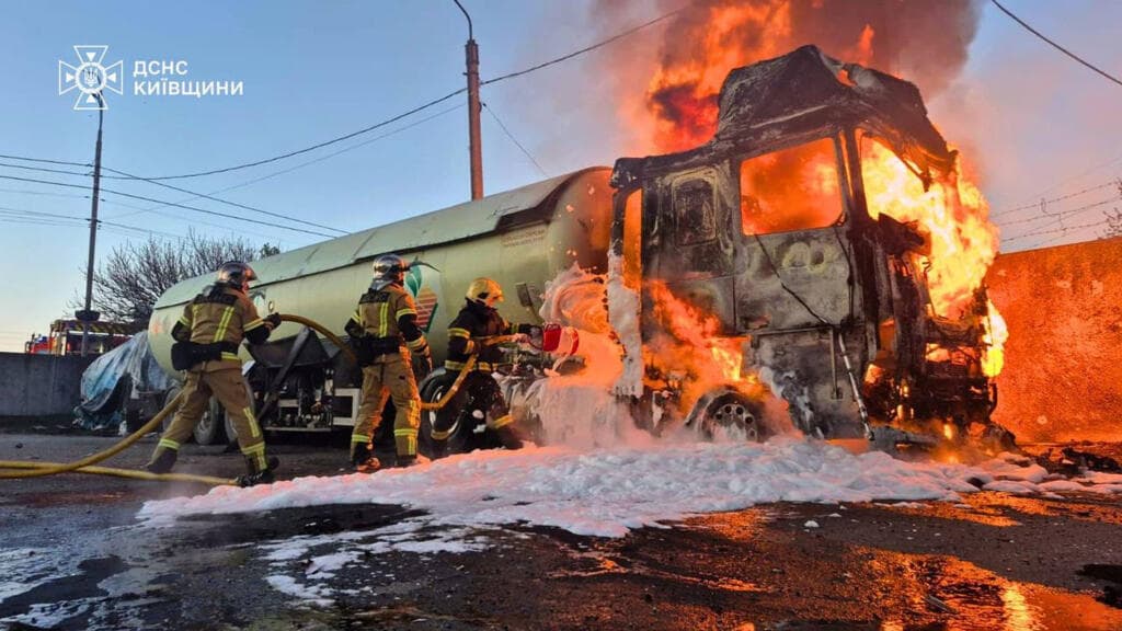Ataques rusos dejan 22 muertos en Ucrania mientras se negocia alto el fuego