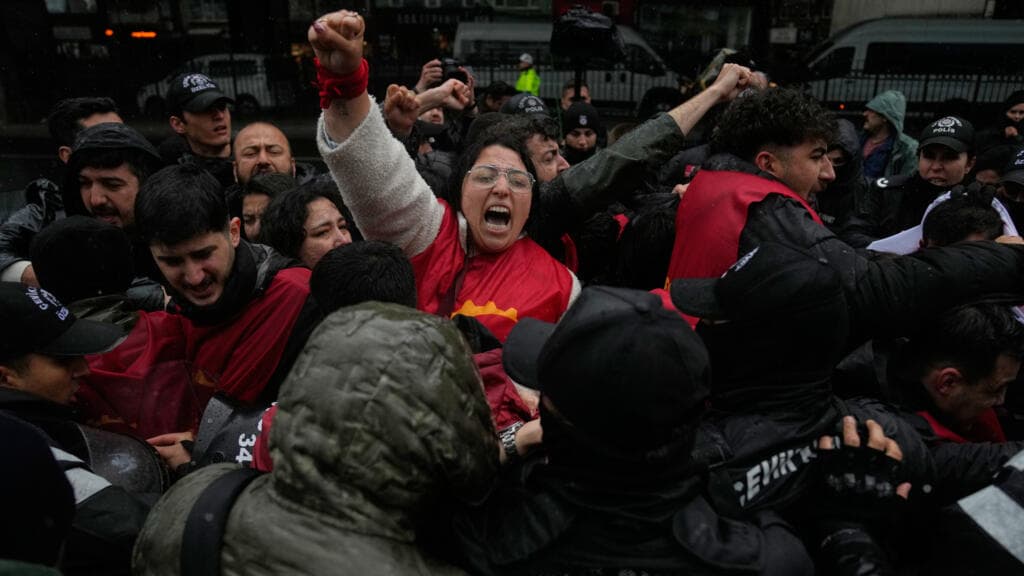 Represión en Estambul y protestas globales marcan un Primero de Mayo de tensión laboral mundial
