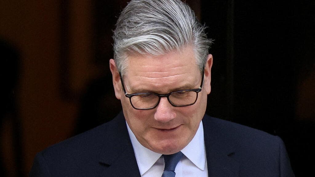 El Parlamento británico respalda a Starmer pero su Gobierno sigue tambaleándose