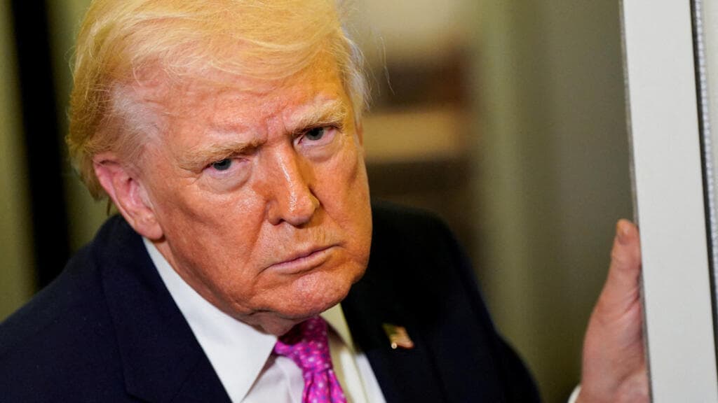 Trump amenaza con destruir infraestructura iraní si no hay acuerdo sobre el estrecho de Ormuz