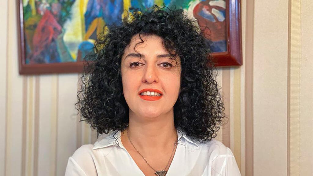 Nobel de Paz iraní en estado crítico: Narges Mohammadi lucha por su vida en prisión