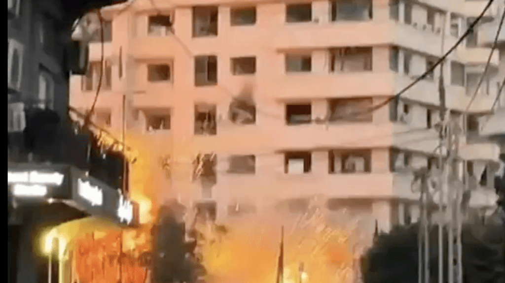 Israel intensifica bombardeos en Beirut: los más fuertes en décadas mientras se extiende la guerra hacia Líbano