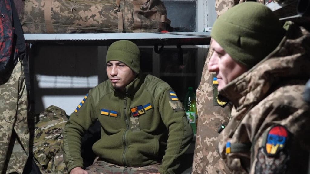 Más de 7.000 colombianos combaten en Ucrania en busca de salarios, propósito y acción