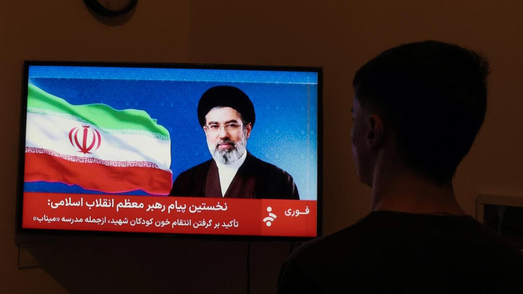 Líder supremo iraní "probablemente desfigurado" tras ataques, afirma Pentágono estadounidense