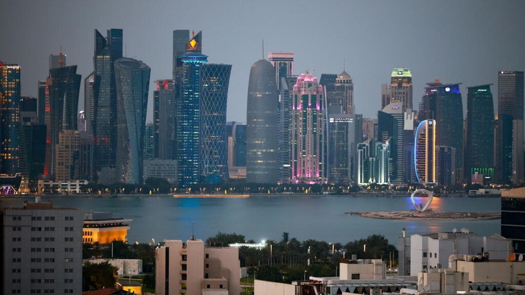 Estados Unidos e Irán envían delegaciones a Qatar en búsqueda de acuerdo de paz, sin encuentro directo confirmado
