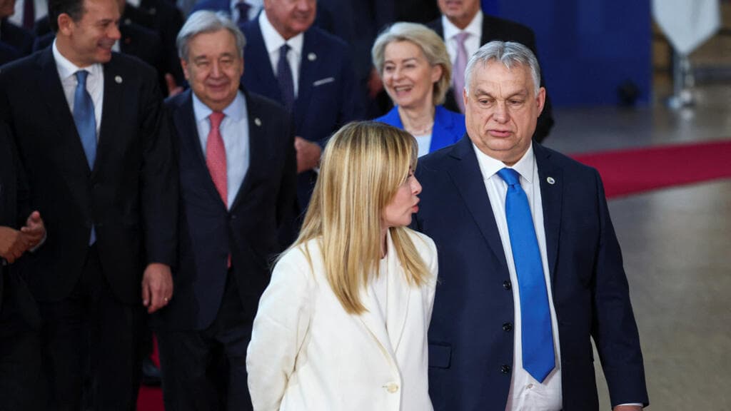 Orbán mantiene bloqueo a 90 mil millones de euros para Ucrania en disputa por petróleo ruso