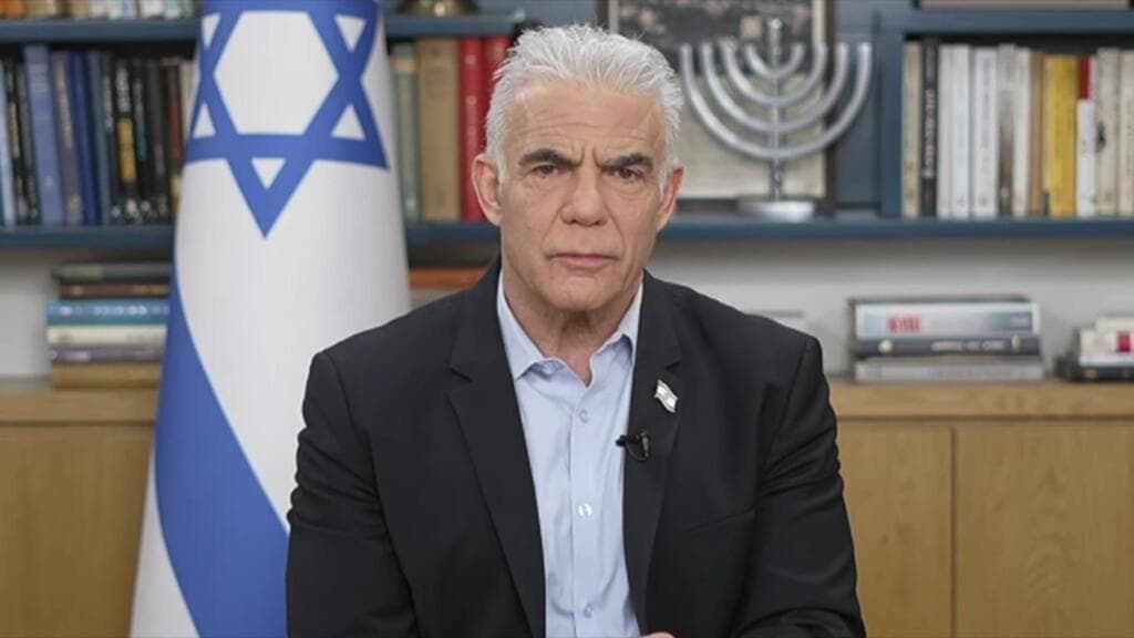 Lapid respalda ofensiva contra Irán como "guerra justa" pese a ser rival de Netanyahu