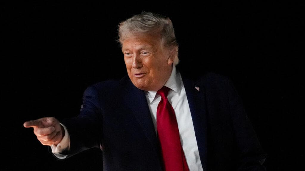 Trump sopla caliente y frío con Irán: promete acuerdo, amenaza ataques y luego acusa de mentiras
