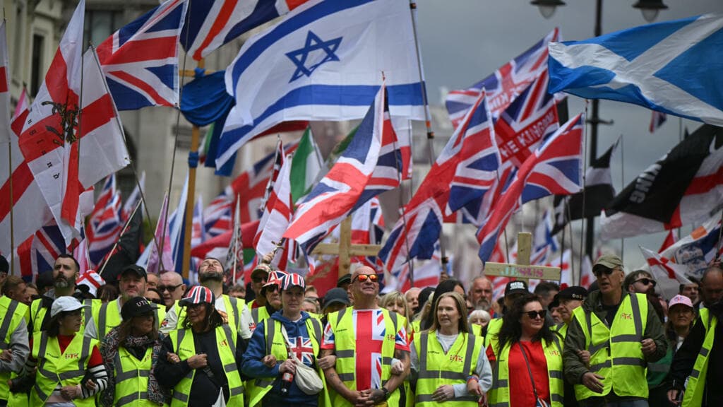 Londres en tensión: 80.000 manifestantes en dos marchas opuestas custodiadas por 4.000 policías