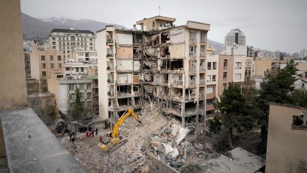 Trump frena amenazas a Irán y habla de negociaciones: ¿qué hay detrás del giro diplomático?