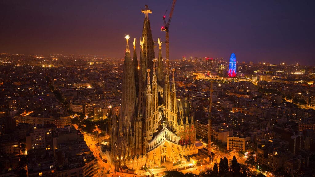 El papa León XIV consagra la Torre de Jesucristo de la Sagrada Familia, 100 años después de la muerte de Gaudí
