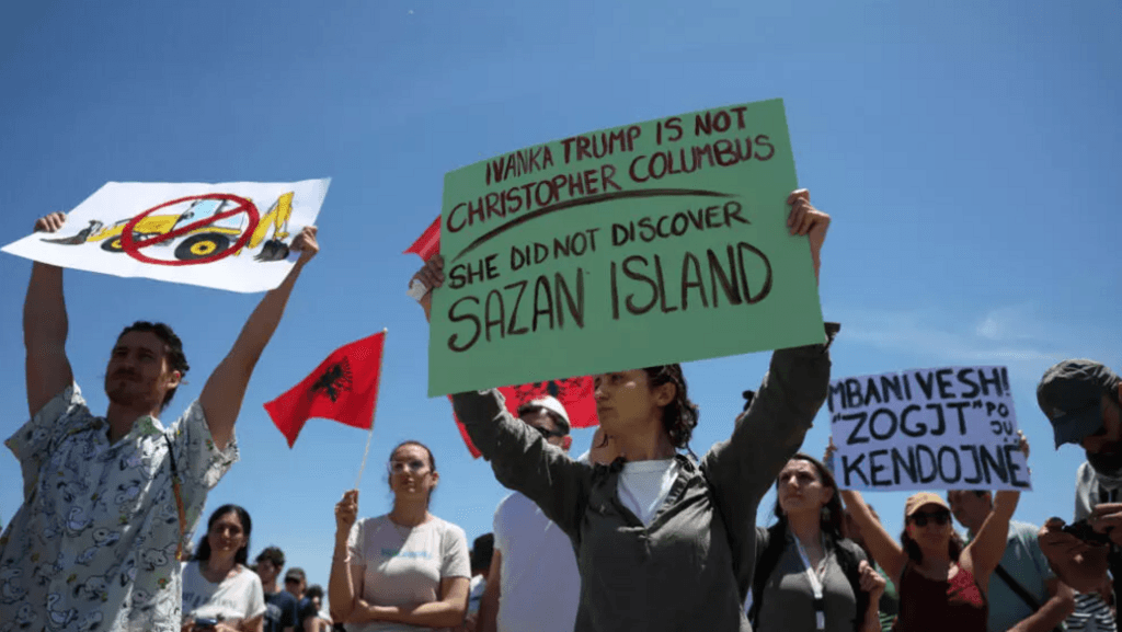 Albaneses protestan contra resort de lujo en reserva natural vinculada a familia Trump