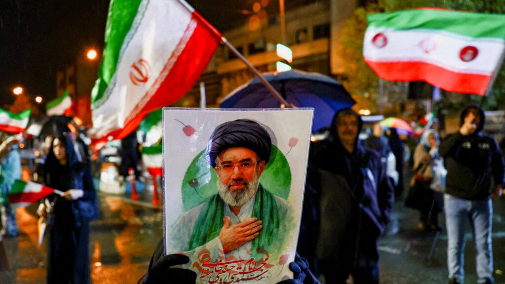 Irán propone nuevas conversaciones con EE. UU. mientras Trump desafía límites legales
