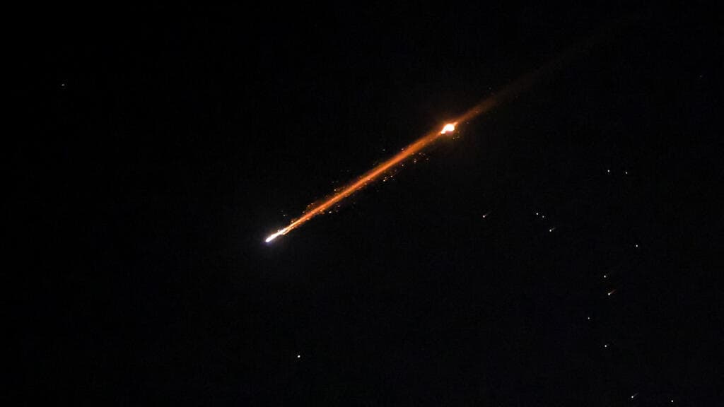 Irán dispara misiles contra Israel mientras Trump habla de negociaciones