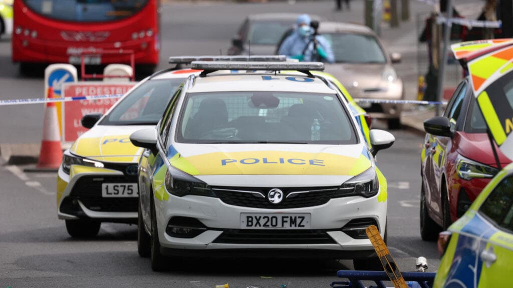 Detienen a hombre tras apuñalar a dos judíos en Londres en medio de ola antisemita