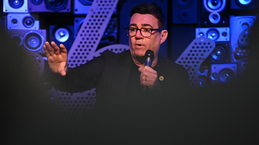 Andy Burnham, el alcalde que aspira a dirigir el Reino Unido, pero debe saltar tres obstáculos primero