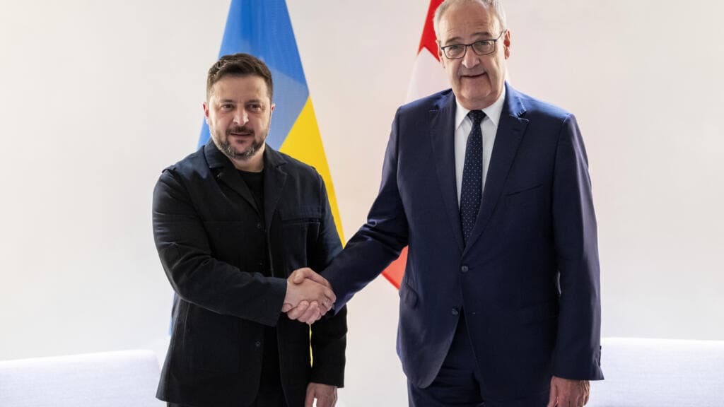 Zelenski llega al G7 en busca de respaldo de Trump contra Rusia